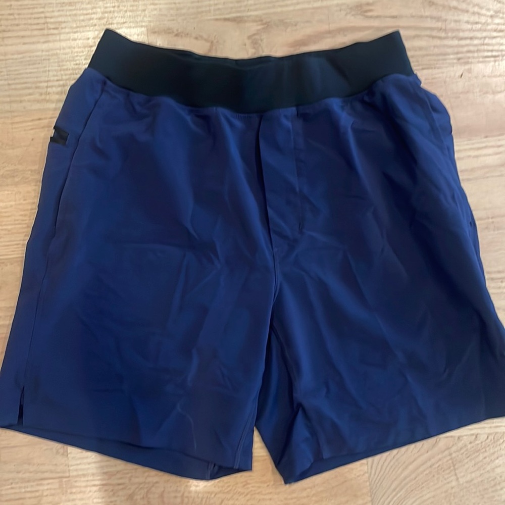 Mens Fabletics 7 in shorts Navy, size medium